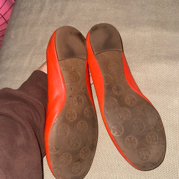 Tory Burch Red / Orange  leather travel Ballet Flats gold hardware size 8 - Picture 6 of 8
